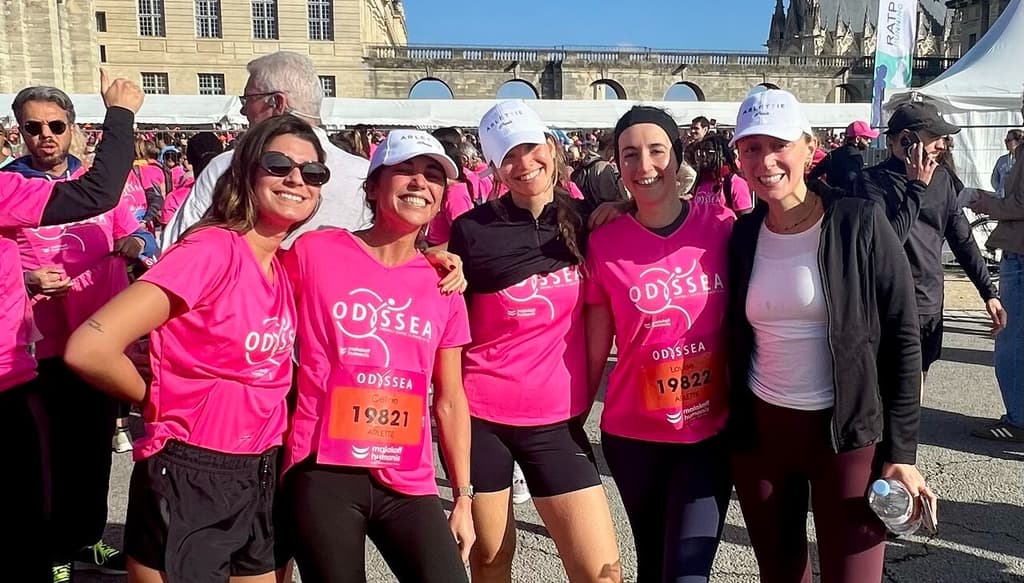 Une partie de l’équipe Arlettie réunie à la course Odysséa 2025 pour soutenir la lutte contre le cancer du sein