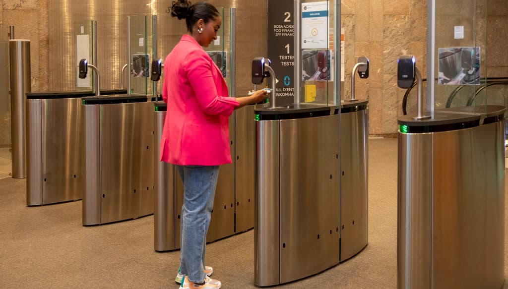 Entrée bâtiment avec QR code (test)