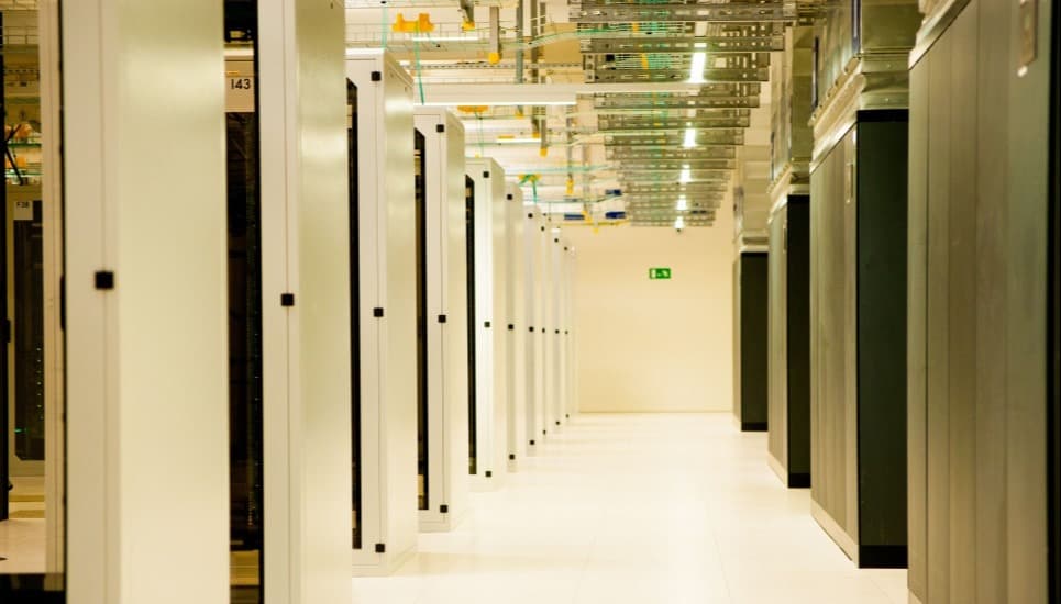 Smals has its own ICT infrastructure and two ultra modern data centers with a total capacity of 2000 m².
