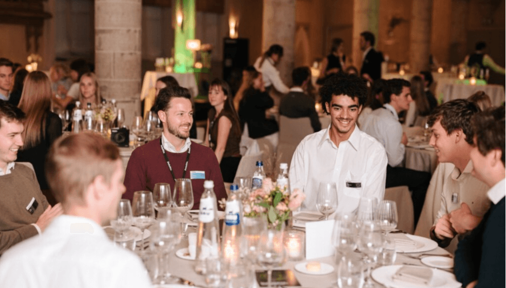 Our 🔍 Discovery Events 🔍 are the ideal place to get to know more about us, discover your possibilities, and of course - tasty food! 🥘