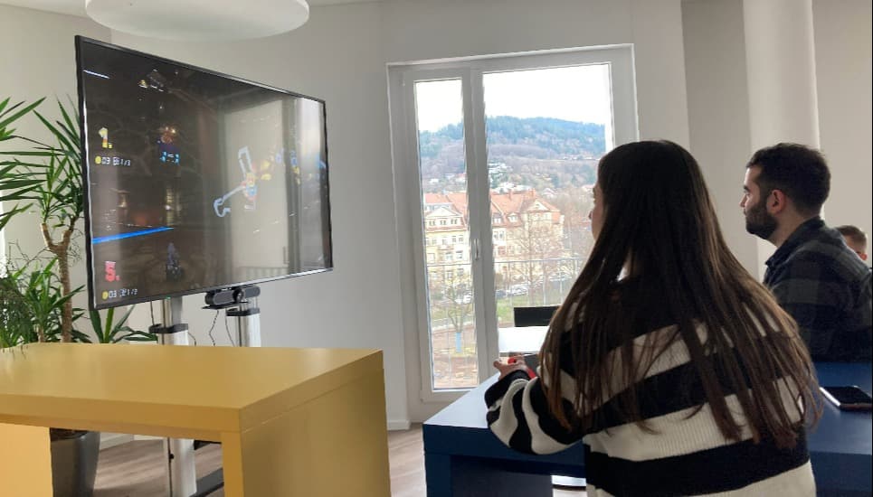 Wir haben an jedem Standort eine Nintendo Switch ;)