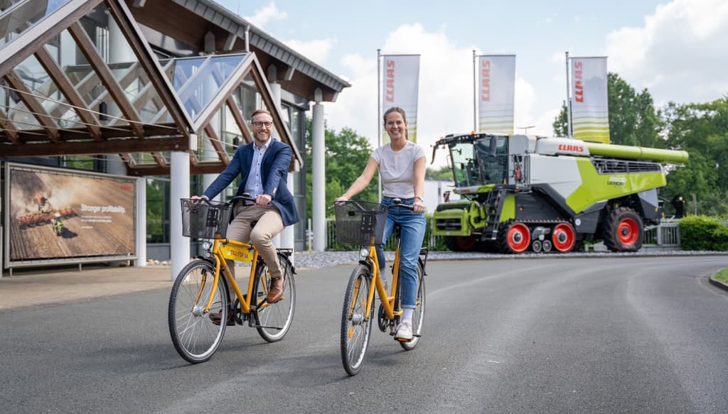 Mitarbeitende auf dem Fahrrad