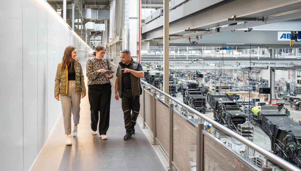Mitarbeitende auf dem Skywalk