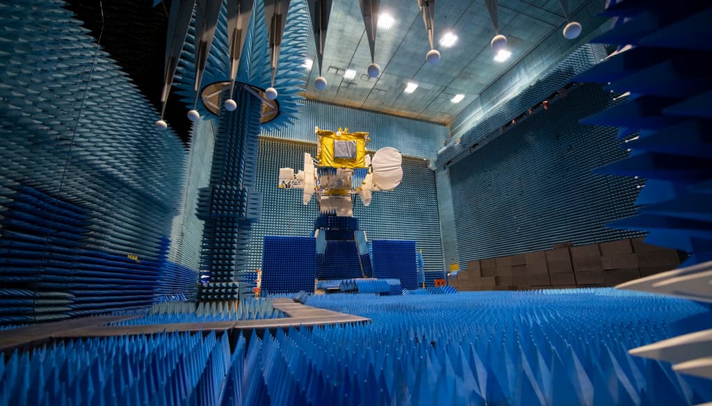 EUTELSAT QUANTUM in the compact antenna test range facility at Airbus Defence and Space (Toulouse, France)