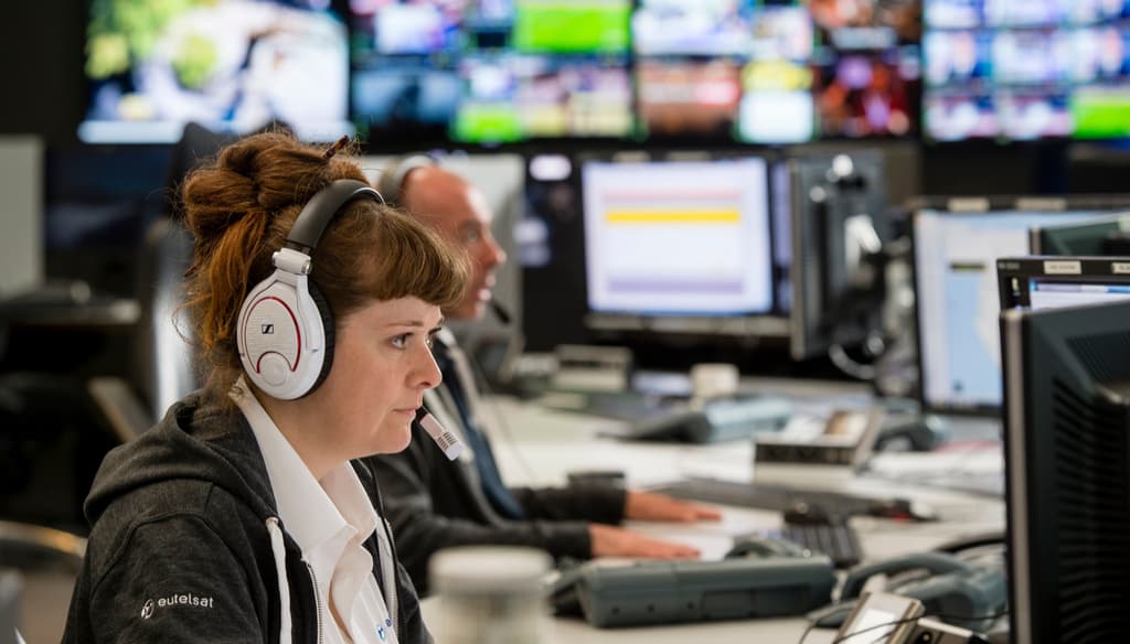 The Eutelsat supporting band for your bandwidth operating in Paris-Rambouillet’s teleport