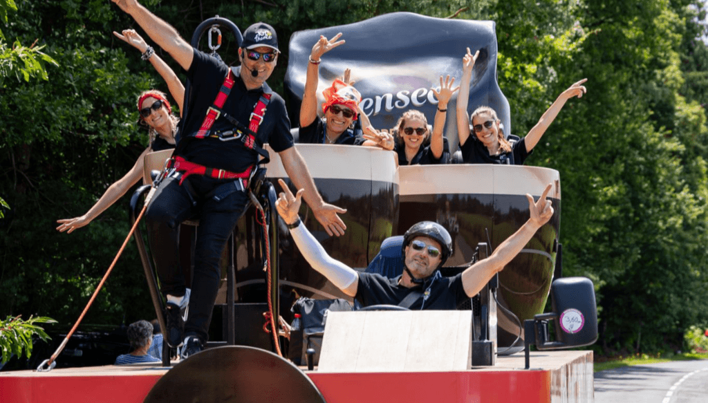JDE Peet's est un partenaire officiel du Tour de France. Une belle opportunité pour traverser la France sur notre Char Senseo !
