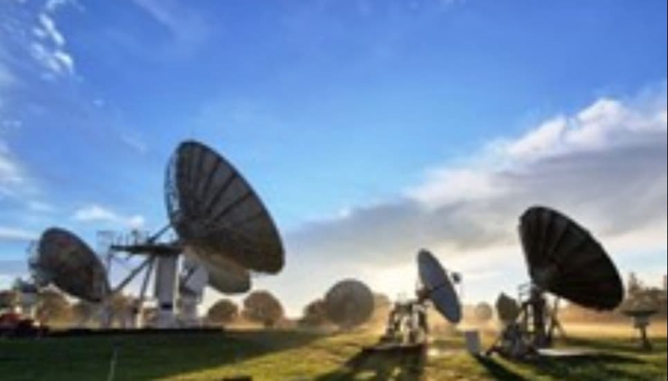 Notre station terrienne à Aussaguel pour assurer les communications par satellite de nos clients.