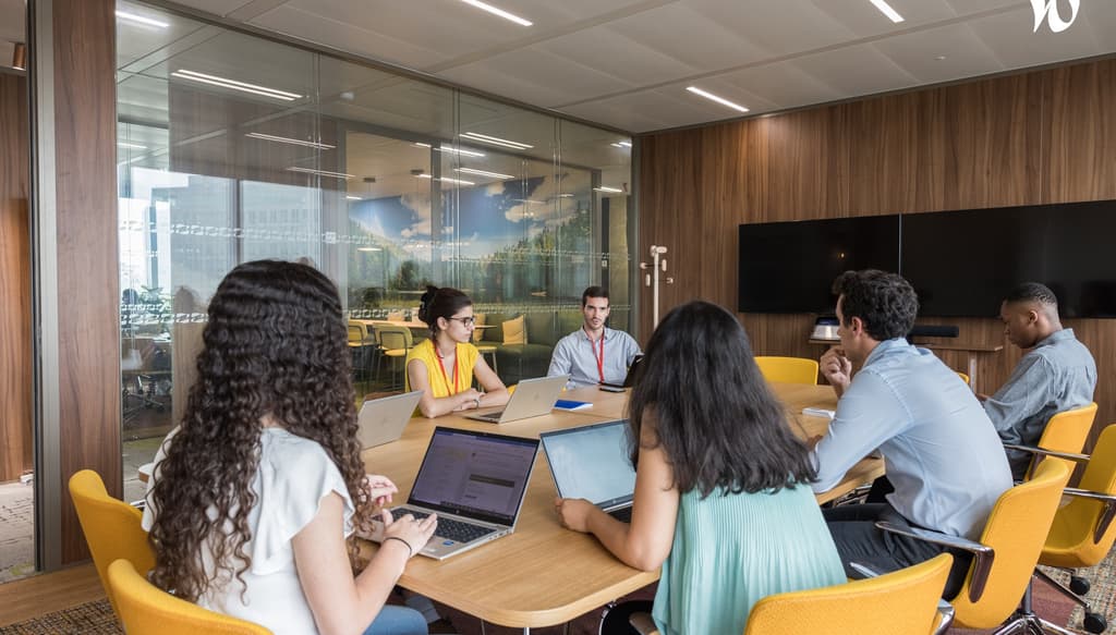 Une des nombreuses meeting rooms de notre immeuble Latitude (La Défense). Chaque étage propose une ambiance différente basée sur un climat