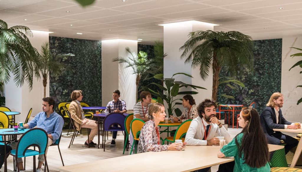 Un pizza bar, un Grab & Go, un Food hall tous régimes, une brasserie et deux coffee bars à la déco dépaysante comme celle des étages