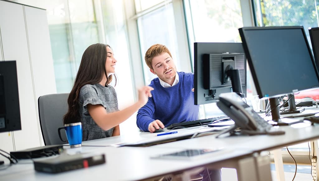 Als dual Studierender bei der Mainova wirst du intensiv ausgebildet und optimal auf deinen erfolgreichen Berufseinstieg vorbereitet.