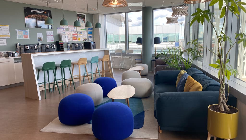 Notre espace cafétéria pour boire ton café et lire les dernières actualités du Groupe et de l'industrie.