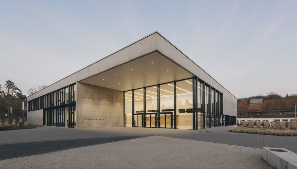 Hörsaalgebäude am Campus Homburg (Quelle: Felix Meyer)