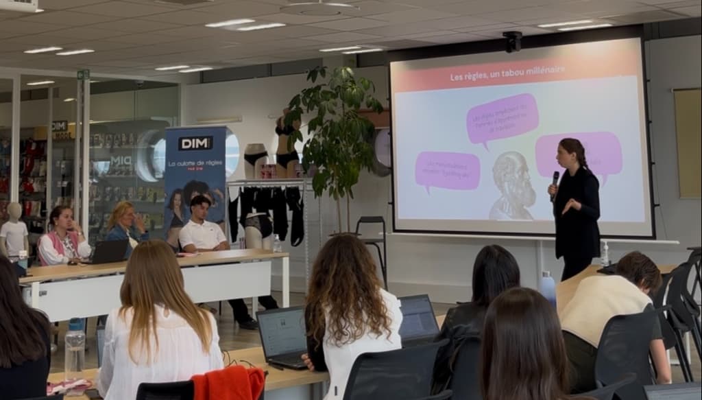 À l’occasion de la Journée de l’Hygiène Menstruelle, nous avons sensibilisé nos équipes à la précarité menstruelle.