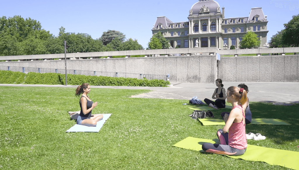 Les mercredis, c'est Yoga pour tous les employés qui le souhaitent. On propose aussi du Krava-Maga mais ça c'est le vendredi.
