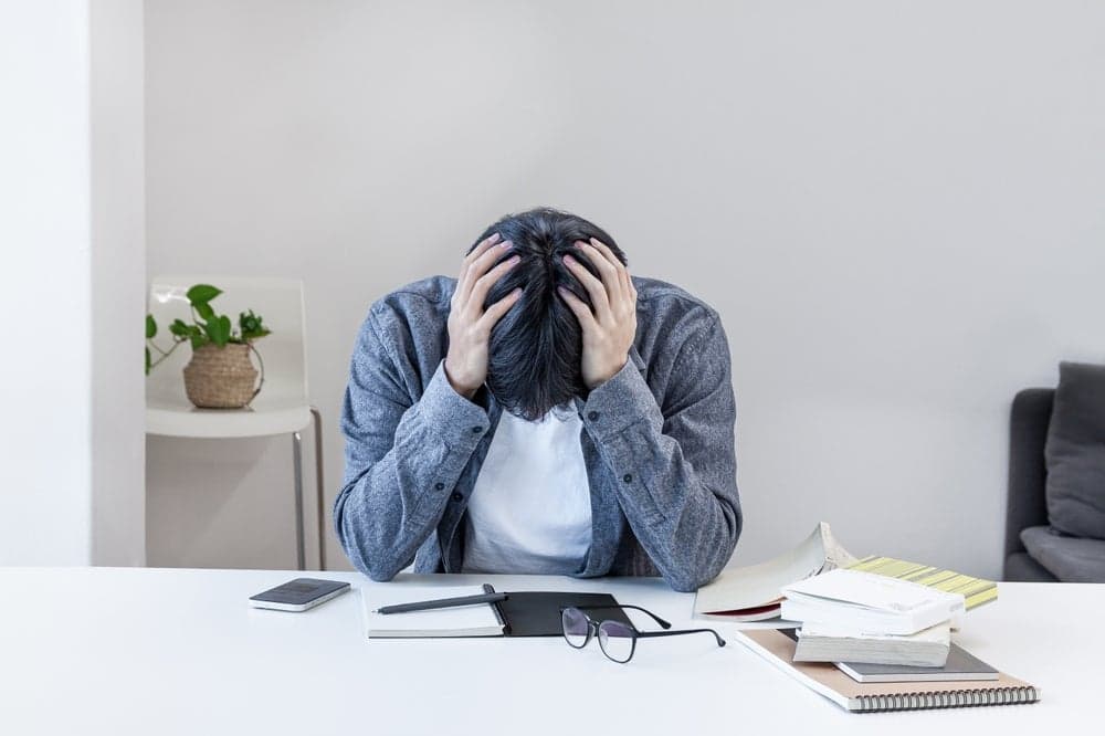 Etudiant ayant raté son entretien d'embauche