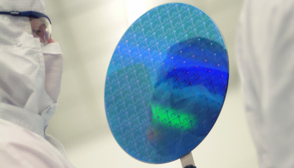 Characterization of Optical and Electrical Sensing Microelectrode Array ...